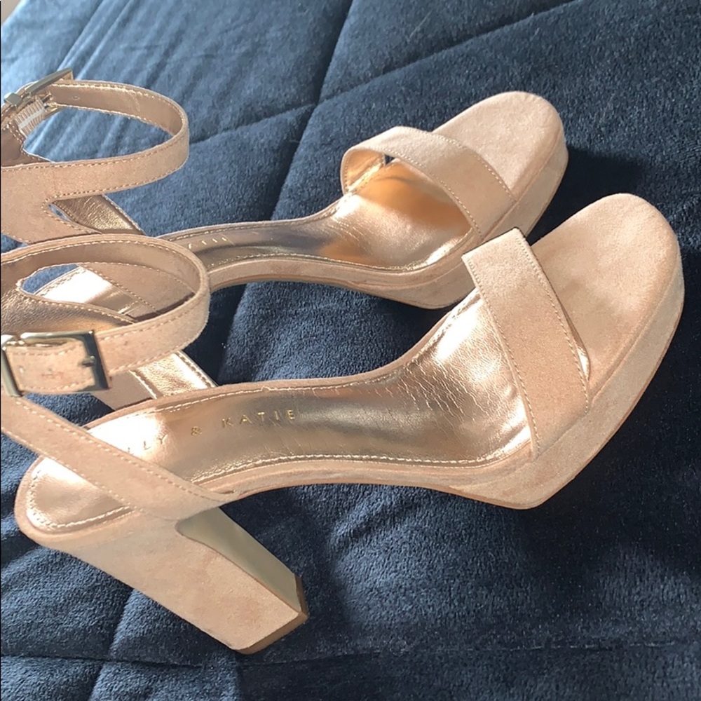 4 inch block Heels!